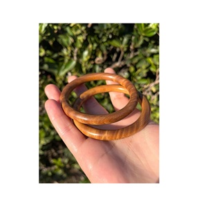 Bracelets en bois élégants et modernes imperméables pour femmes, lisses et polis, personnalisables, conçus pour la mode quotidienne et les fêtes - Product Image 3