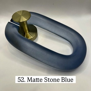 Sculpture en résine noire mate, chaîne irrégulière, décoration artistique moderne pour la maison, étanche, collection artisanale modelée à la main - Product Image 2