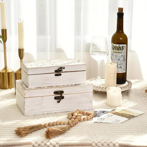 Juego de 2 cajas decorativas de madera de pino rústico con tapa con bisagras hechas a mano por artesanos indios Almacenamiento de madera grabado con precio bajo - Product Image 4