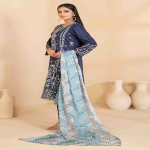 Travail de broderie pakistanaise indienne pour femmes trois pièces Saari robe Salwar Kameez brodée lourde Eid vente viscose pakistanaise - Product Image 3