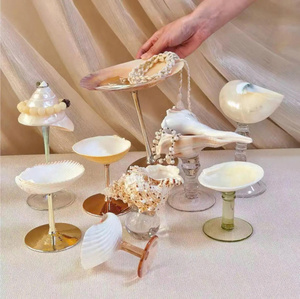 Verre à vin artisanal en coquille de conque naturelle, coupe à martini pour décoration de mariage en bord de mer, cadeau unique pour demoiselle d'honneur, rituel côtier - Product Image 6