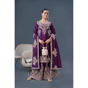 Conjunto de Salwar Kameez de Seda Elegante con Bordado Intenso y Trabajo de Lentejuelas Dori, Talla XL para Bodas - Product Image 6