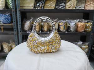 Sac à main en métal orné de strass fait main pour femmes avec chaîne détachable |   Sac à main de soirée |   Sac à main de mariée |   FAIZA CRAFT - Product Image 2