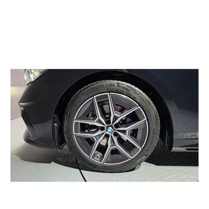 BMW Serie 5 520i M Sport 2023 con Caja de Cambios Automática, Volante a la Izquierda, Asientos de Cuero, Cámara Trasera, 25,471 km - Product Image 5