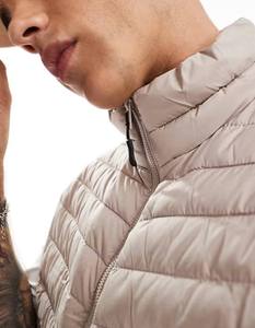เสื้อกั๊กผู้ชายสำหรับกิจกรรมกลางแจ้ง ยี่ห้อ Gillette แบบไม่มีแขน สำหรับฤดูหนาว น้ำหนักเบา ผ้าฟลีซบุใยสังเคราะห์ กันลม ระบายอากาศได้ดี เหมาะสำหรับการเดินป่าและสวมใส่ในชีวิตประจำวัน - Product Image 5