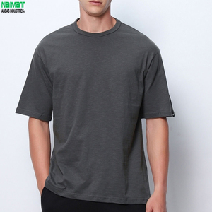 เสื้อยืดผ้าหนาขนาดใหญ่พิเศษสำหรับผู้ชาย ทรงหลวมไหล่ตก คอกลม สไตล์ลำลอง สตรีทแวร์ เรียบง่าย - Product Image 4