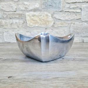 Aluminium Decorative Bowl Shiny Polish Latest Design Bowls For Tabletop Display Home Decor Unique Style Fruits Bowl <b>Cheap</b> Price - Product Image 1