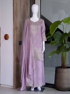Costume de mariée Salwar très demandé pour les mariages et les fêtes, provenant d'un fournisseur indien, disponible à prix de gros. - Product Image 4