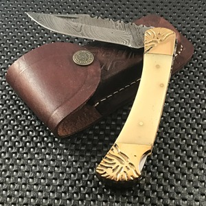 Cuchillo Plegable Industrial Artesanal Personalizado Edge Master con Hoja de Acero de Damasco de 3mm y Mango de Cuerno y Latón con Punta Caída - Product Image 4