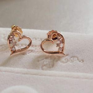 ต่างหูเพชรรูปหัวใจสีโรสโกลด์ที่เพาะเลี้ยงในห้องปฏิบัติการ - Product Image 3
