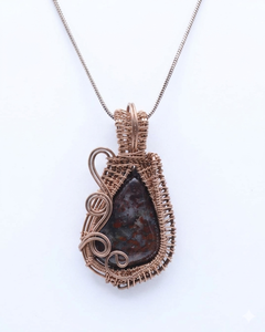 Collier en agate naturelle avec pendentif enroulé de fil de cuivre |   Collier artisanal bohème en pierres précieuses - Product Image 1