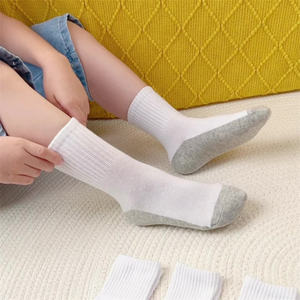 Chaussettes pour enfants en coton de qualité supérieure, lot de 5, chaussettes rayées tendance, respirantes et durables pour garçons et filles - Product Image 4