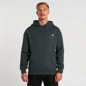 Sudadera con capucha contemporánea para hombre con logotipo minimalista en el pecho, bolsillo de canguro, diseño elegante para un aspecto moderno y relajado, patrón de impresión con capucha - Product Image 1