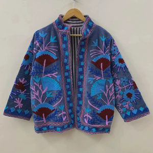 Veste courte en velours brodée de fleurs Suzani pour femmes, faite à la main, style bohème, veste d'hiver ethnique, cadeau pour elle - Product Image 1