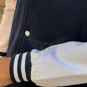 เสื้อแจ็คเก็ต Letterman Varsity แบบสั่งทำพิเศษสำหรับผู้ชาย สำหรับสโมสรกีฬา โรงเรียน และองค์กรต่างๆ เสื้อแจ็คเก็ตเบสบอล Varsity น้ำหนักเบาสำหรับผู้ชาย - Product Image 5