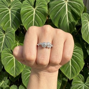 Bague en argent 925 avec moissanite ronde brillante, bijou élégant et étincelant, collection de cadeaux tendance - Product Image 4