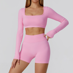 Conjunto Deportivo de 2 Piezas para Mujer, Color Morado, Top Corto de Manga Larga, Pantalones Cortos de Cintura Alta, Tejido de Punto Transpirable y Elástico - Product Image 3
