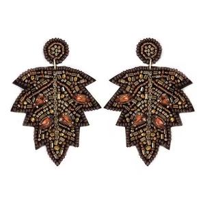 Boucles d'oreilles pendantes longues en perles brodées à la main, style luxe léger, très tendance, pour demoiselles d'honneur et fêtes de mariage - Product Image 1