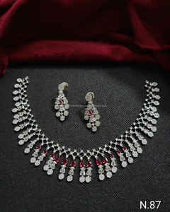 Ensemble de bijoux en diamant de haute qualité plaqué argent américain simple avec boucles d'oreilles cloutées ensemble de collier cadeau pour les femmes de mariage - Product Image 2