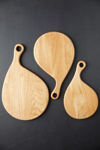 Tabla de cortar artesanal con asa en forma de lazo - Product Image 4