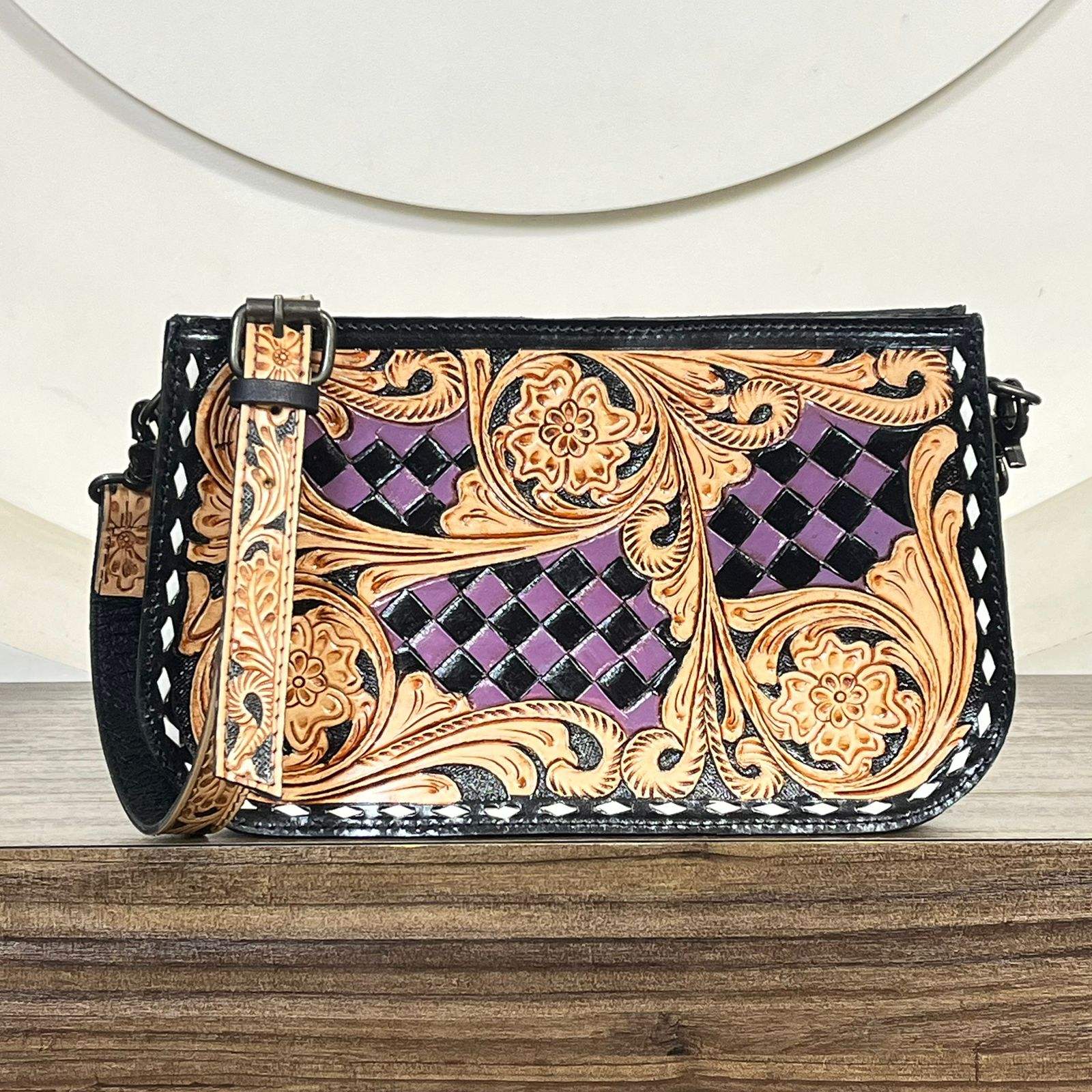 À carreaux violets et noirs