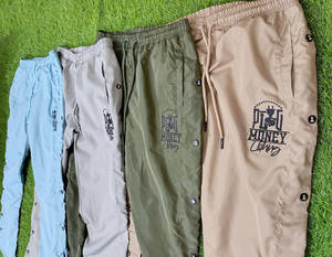 Pantalon de survêtement décontracté en nylon pour hommes, coupe-vent uni avec jambe large brodée et bouton latéral, joggers légers - Product Image 4