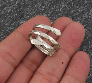 Anillo de banda geométrico clásico de plata de ley 925, liso, simple, de alto brillo, unisex, para bodas y fiestas, venta al por mayor - Product Image 1