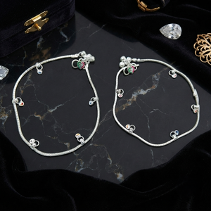 Chaîne de cheville en argent sterling DIVYORO avec breloques émaillées - Product Image 4