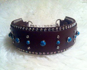 Collar para Perro con Pedrería Marrón, Correa Ancha de Cuero PU para Perros Pequeños - Product Image 1