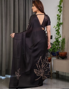 Sari KV negro estampado con blusa sin coser - Product Image 3