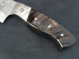 Cuchillo de caza/utilidad/camping hecho a mano de acero de Damasco con punta recta, mango de cuerno, funda de cuero de 3 mm, 9 pulgadas, OEM/ODM/OBM - Product Image 2