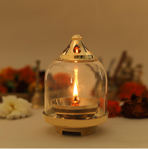 Diya de latón y vidrio Akhand Jyoti con tapa superior con recortes de estrellas para decoración del hogar, la puja y el templo, disponible a precios de mayoreo. - Product Image 5