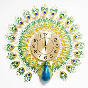 Reloj de pared de metal con diseño de pavo real, de aspecto refinado, que realza tanto los interiores residenciales como comerciales - Product Image 1