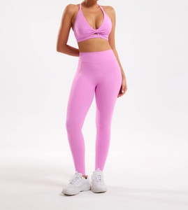 Ensemble de yoga rose 2 pièces pour femme, respirant, en spandex, avec haut dos nu à col en V profond et leggings taille haute longueur intégrale, design torsadé sans couture - Product Image 1