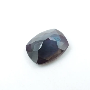 พลอยอเล็กซานไดรต์ธรรมชาติ HAYAAT GEMS 1.00 กะรัต รูปทรงคุชชั่นเจียระไน (7x6x3 มม.) สำหรับทำเครื่องประดับ แหล่งกำเนิดราชสถาน - Product Image 3