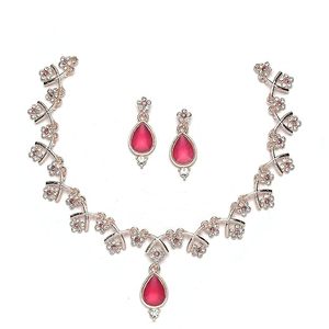 Ensemble collier et boucles d'oreilles en alliage de zinc plaqué or rose avec cristaux de strass, design floral, bijoux romantiques pour mariage pour femmes - Product Image 1
