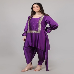 Conjunto de caftán diseñado para mujeres modernas, estilo top y pantalón dhoti, color morado, con cuentas y trabajo de lentejuelas. - Product Image 6