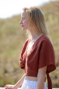 เสื้อผู้หญิงสไตล์วินเทจเรียบง่าย ผ้าลินิน 100% แบบพันรอบตัว ไร้แขน คอวี ผูกด้านข้าง เสื้อเบลาส์สำหรับใส่ทำงาน ODM เป็นมิตรกับสิ่งแวดล้อม ระบายอากาศได้ดี แบบผูกโบว์ - Product Image 3