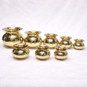 SHREE RADHEY INTERNATIONAL Juego de Lotas Geométricas de Latón Antiguo con Diamantes, Hechas a Mano en India, Recipientes para Agua, Pooja Kalash, Varios Tamaños, para el Hogar - Product Image 1