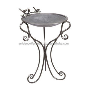 Bain d'oiseaux classique en métal pour jardin, patio, design élégant, base robuste, attirant les oiseaux, avec bassin de rétention d'eau. - Product Image 2