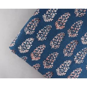 Aegean Blue Floral 100% tela acolchada de algodón estampado de bloque de mano para camisa de mujer juguetes-fundas de bolsas de costura para decoración del hogar niñas - Product Image 1
