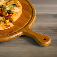 Planche en bois antidérapante tendance de 14 pouces x 10,5 pouces x 0,6 pouces d'épaisseur pour servir et couper les pizzas, lavable au lave-vaisselle avec poignée pratique