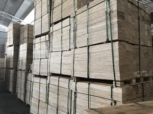 ไม้ลามิเนต LVL แกนยูคาลิปตัส สำหรับใช้ภายในอาคาร เฟอร์นิเจอร์โรงแรมทันสมัย ตกแต่งสองด้าน คุณภาพชั้นหนึ่ง ฟอร์มาลดีไฮด์ E2 - Product Image 4