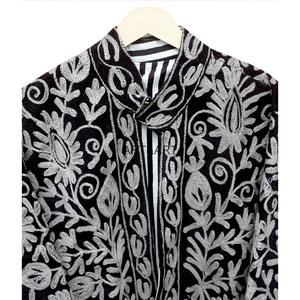 Chaqueta Acolchada con Cuello Mao y Bordado Floral Negro, Manga Larga, 100% Algodón Transpirable, Abrigo Elegante de Otoño para Mujer - Product Image 4