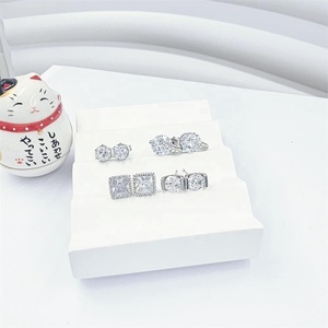 Pendientes de Zirconia Blanca con Baño de Rodio, Diseño Cuadrado, Gran Apariencia, Calidad Oro, Joyería de Moda Popular, Venta Caliente - Product Image 6