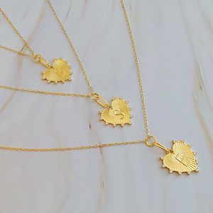 Collana con Ciondolo a Cuore Iniziale e Design a Clip - Product Image 3