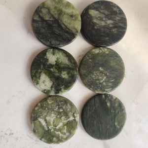 Sous-verres en pierre verte polis à la main, résistants à la chaleur, antidérapants, accessoires de table, décoration intérieure - Product Image 5