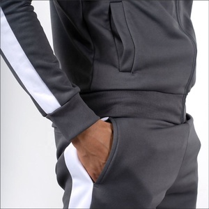 Chándal OEM de alta calidad con cremallera para hombre, ajustado, logotipo bordado personalizado, impermeable, forro polar sólido, ropa de gimnasio para correr en blanco - Product Image 4