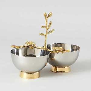 Bols de service décoratifs en acier inoxydable, finition dorée, bols ronds en métal faits à la main pour les fêtes, les mariages, les tables - Product Image 1