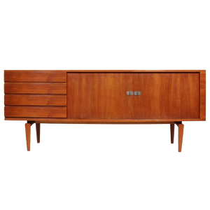 Aparador de teca maciza de estilo moderno de mediados de siglo – Consola baja escandinava con 4 cajones y puertas correderas dobles - Product Image 1